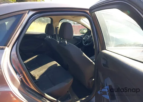 2014 Ford Focus S z USA, uszkodzony, nr VIN 1FADP3E29EL375969